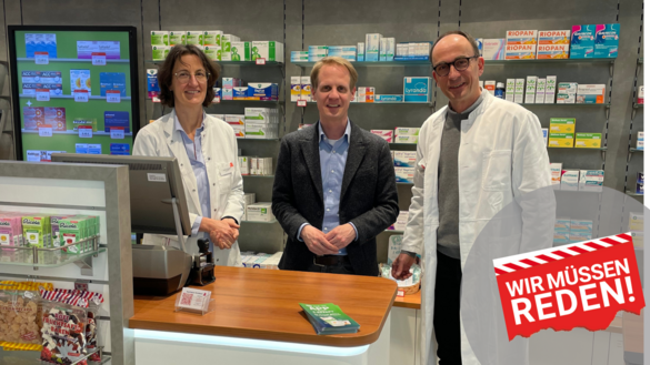 Prof. Dr. Matthias Hiller in der Apotheke Bonländer Tor in Filderstadt von Blanka Wagner (Mitglied in der LAK-Vertreterversammlung) und Carsten Wagner (LAV-Beirat)